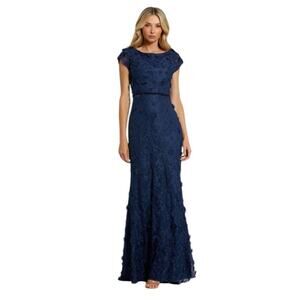 Mac Duggal Size 18 67711 NWT Blue Floral Applique Boat Neck Short Sleeve Gown